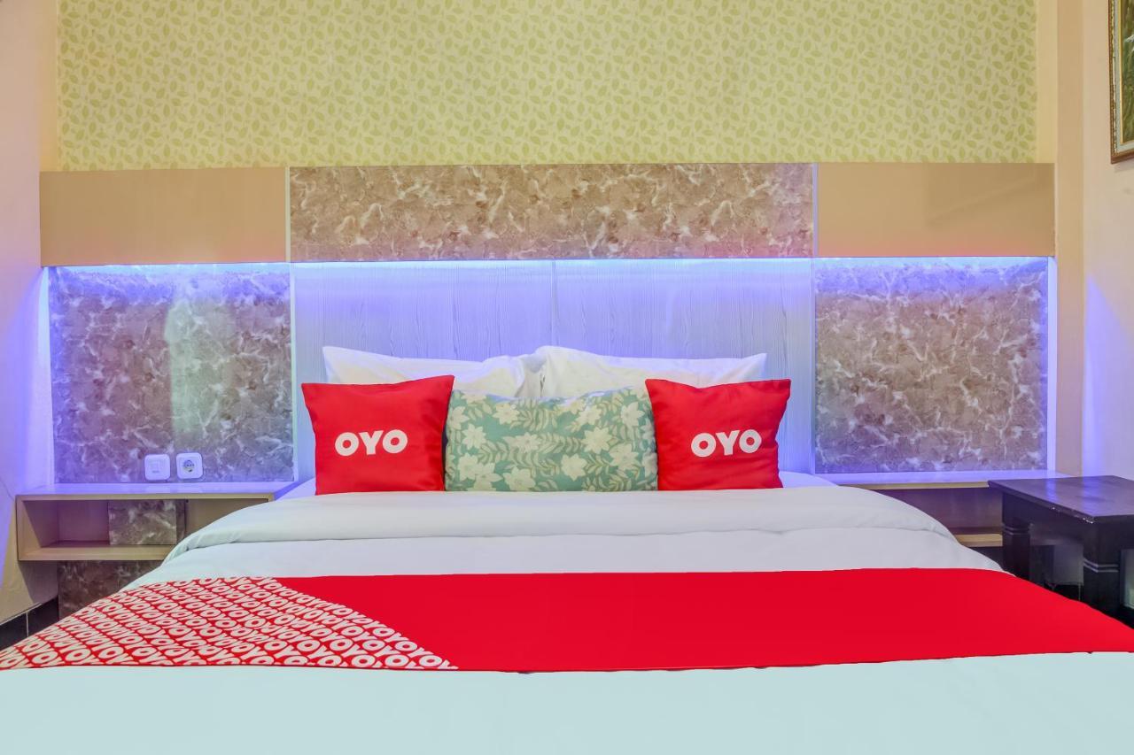 Oyo 3831 Pelangi Residence Syariah Solo Exterior foto