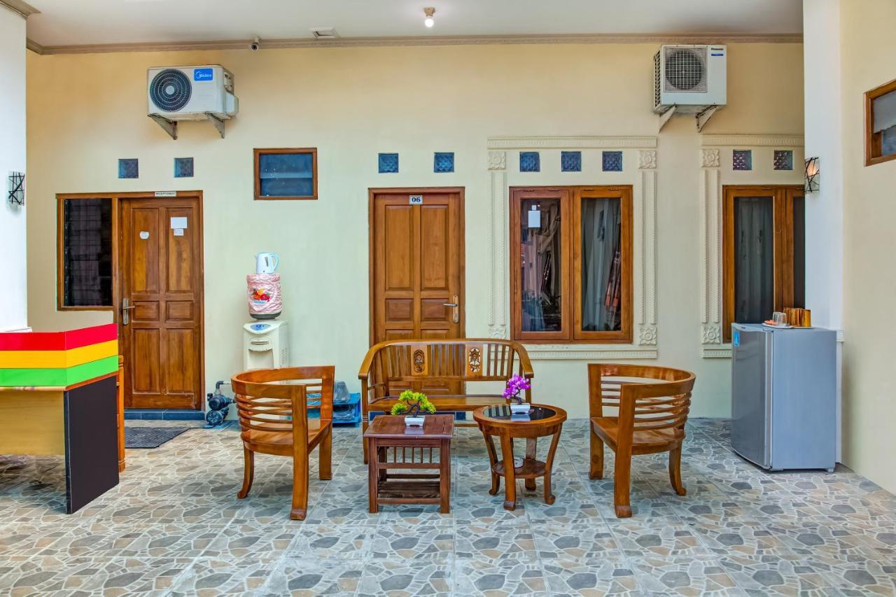 Oyo 3831 Pelangi Residence Syariah Solo Exterior foto