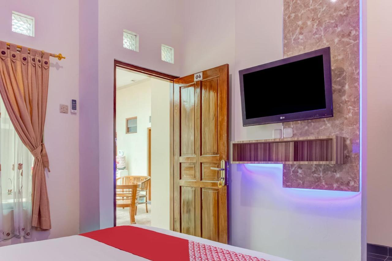 Oyo 3831 Pelangi Residence Syariah Solo Exterior foto
