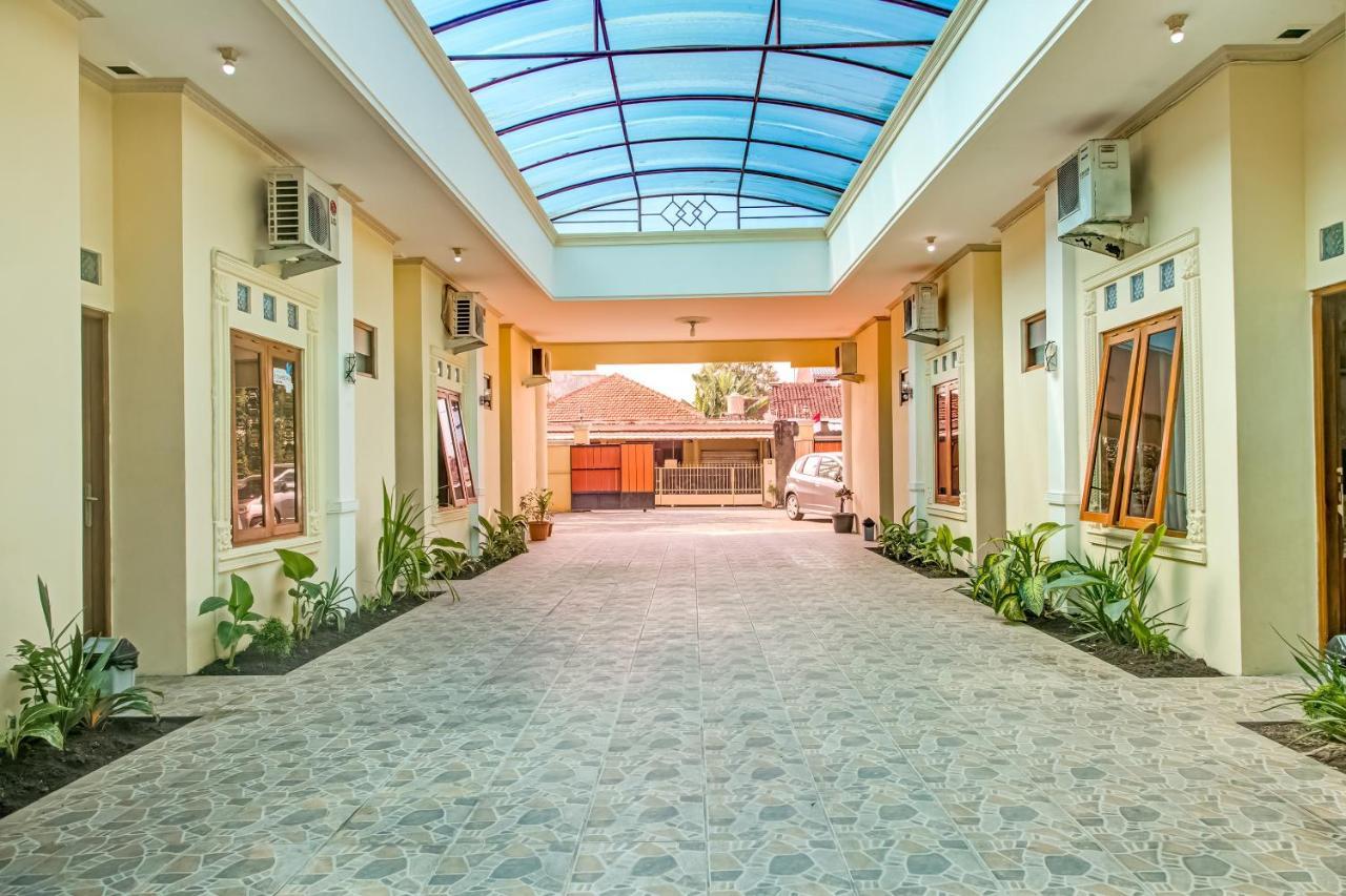 Oyo 3831 Pelangi Residence Syariah Solo Exterior foto