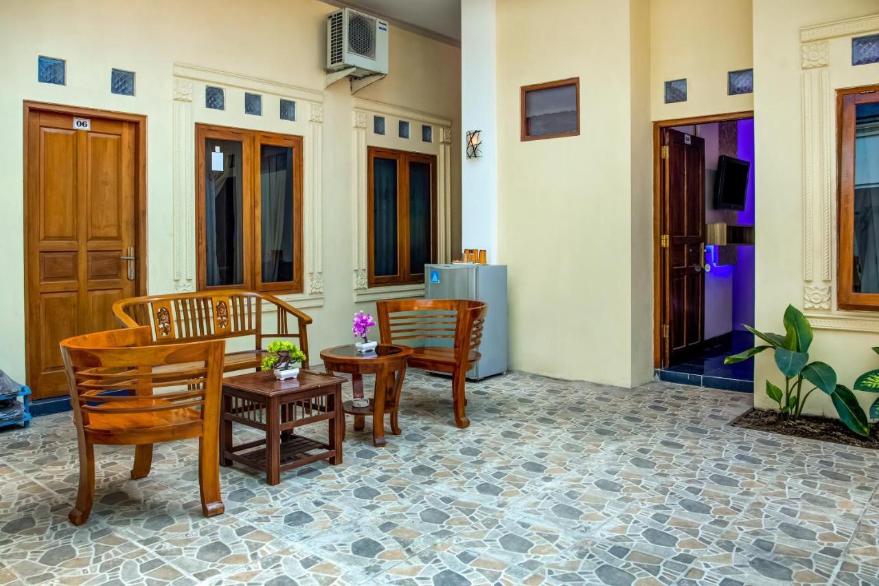 Oyo 3831 Pelangi Residence Syariah Solo Exterior foto